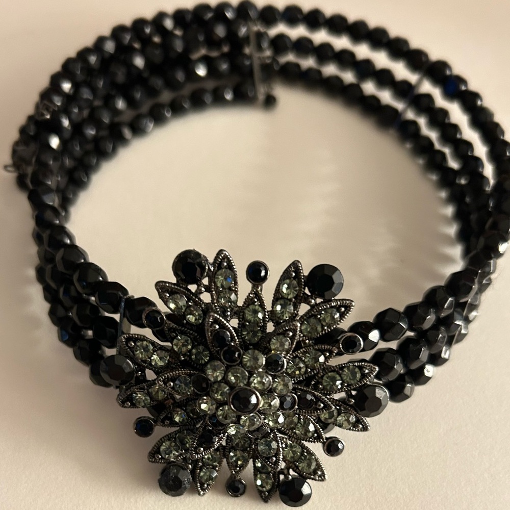 Necklace blue & Black rhinestone flower on faceted black glass bead choker